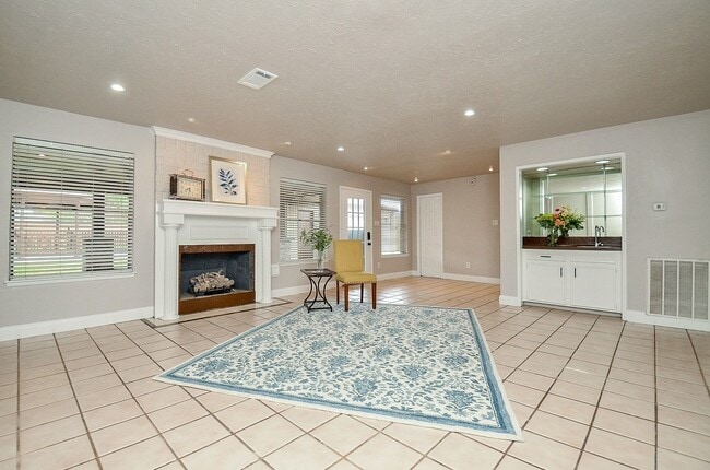 Building Photo - 2407 Sugar Mill Dr