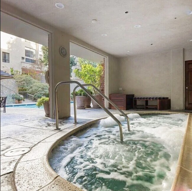 Building Photo - 1440 Veteran Ave