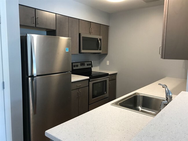 Building Photo - 15 E Ridge Dr