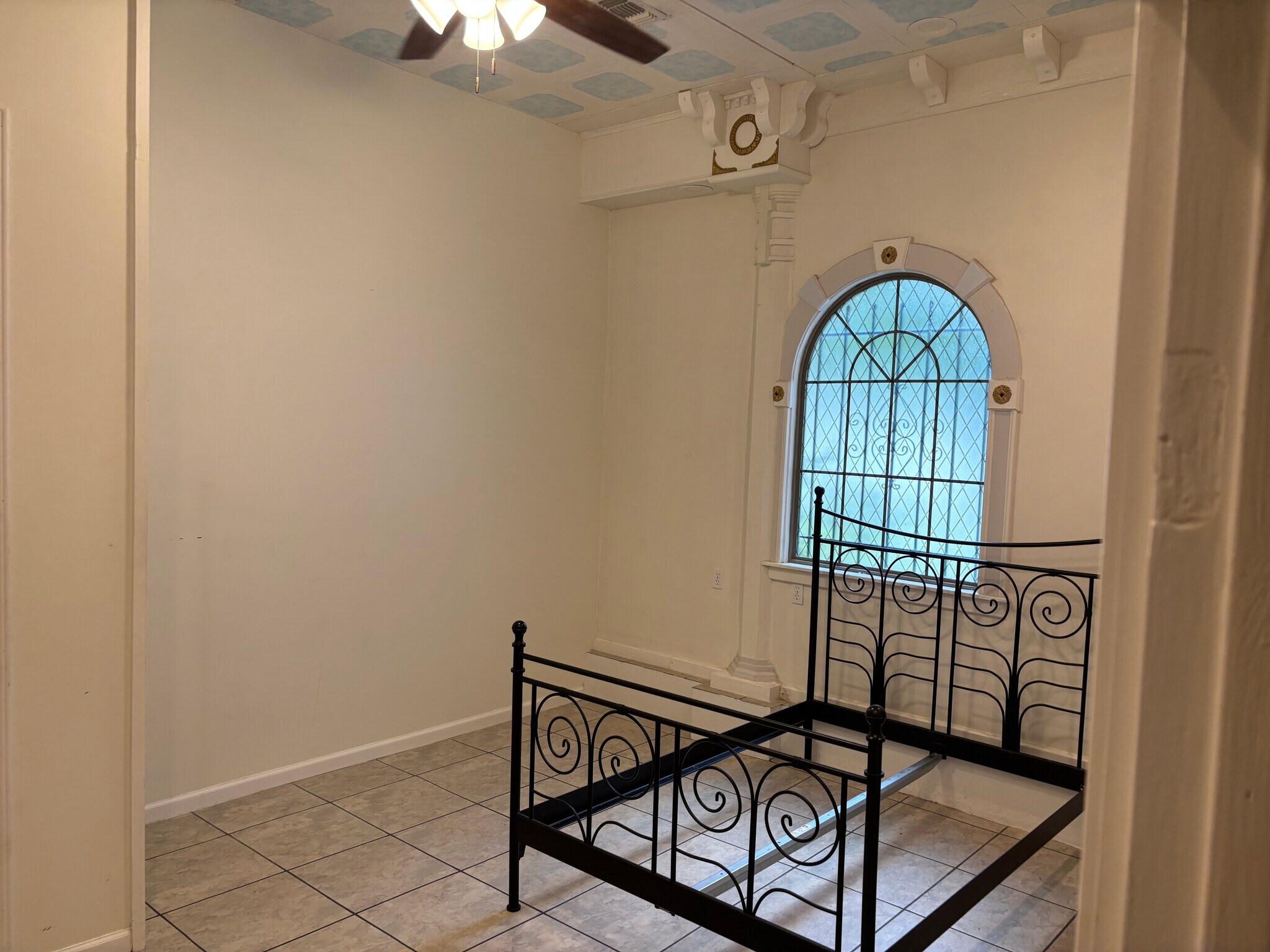 Master BR - 437 W Magnolia Ave