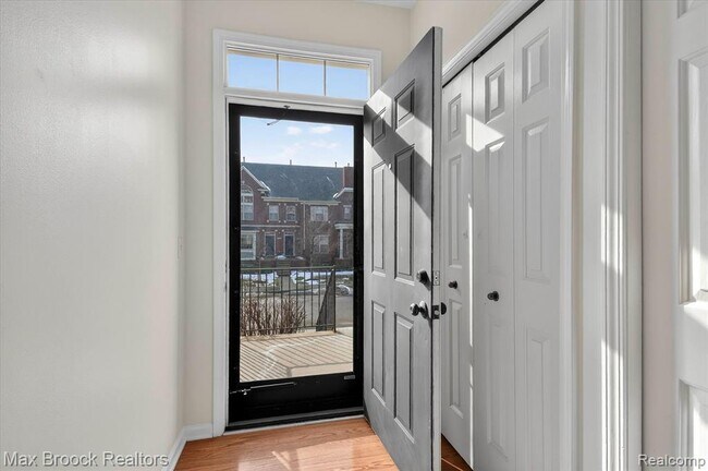 Building Photo - 3255 Camden Dr