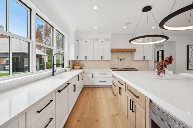 Building Photo - 510 Abrahams Path