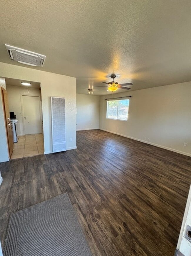 Building Photo - Single Level, Anderson Duplex near Shopping