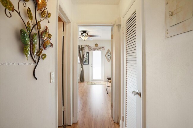 Building Photo - 1000 SW 11th Ave