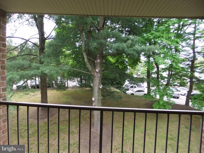 Building Photo - 1650 Oakwood Dr