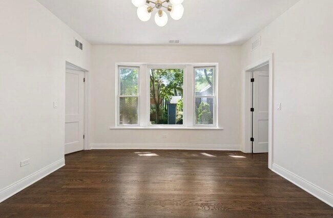 Building Photo - 1340 W Hollywood Ave