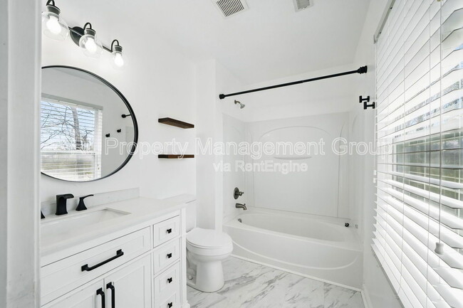 Building Photo - 646 Grove Cir