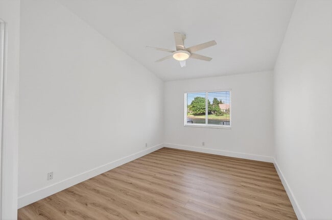 Building Photo - 6425 96th Pl S