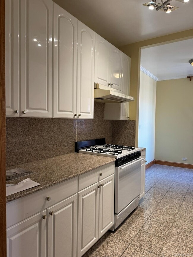 Building Photo - 102-40 67th Dr