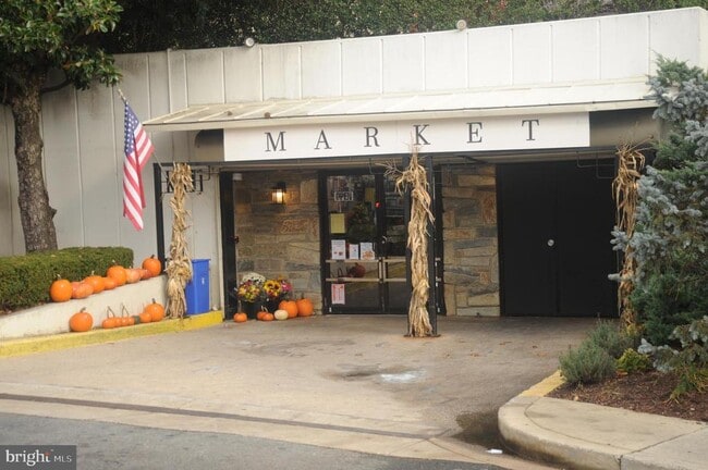 Building Photo - 10401 Grosvenor Pl