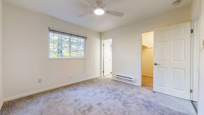 Building Photo - Cozy 1 bedroom 1 bath end unit condo with 1 car garage and private patio located next to Peterson...