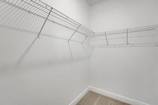 Building Photo - "Spacious 4-Bedroom Gem with 3 Full Baths in Charming Winter Garden!"