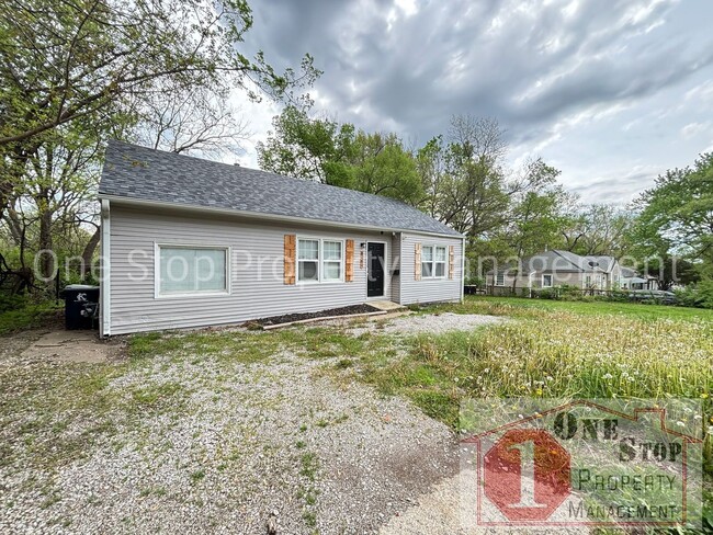 Primary Photo - Beautiful 3 Bedroom 1 Bathroom in Kansas City