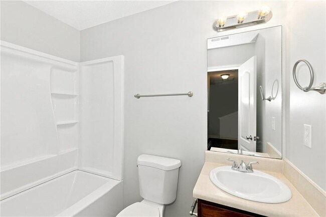 Building Photo - 8648 Thomas Ln