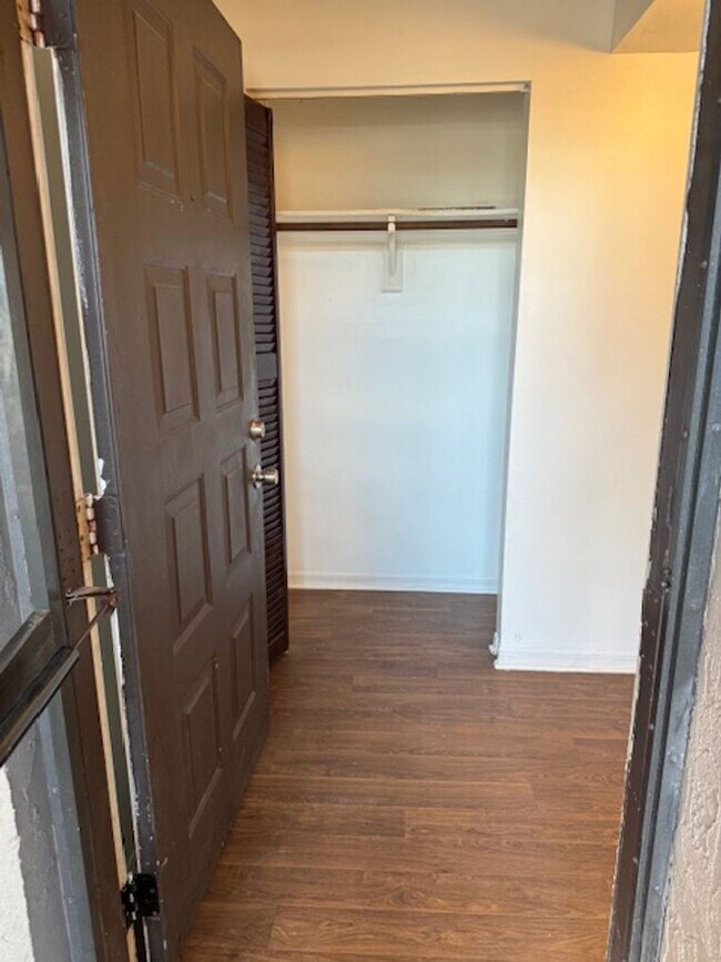 Building Photo - Coral Gardens one bedroom condo