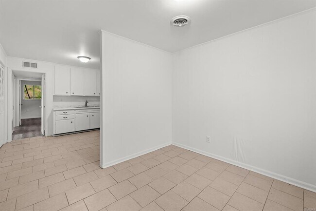 Building Photo - 426 Brookview Dr