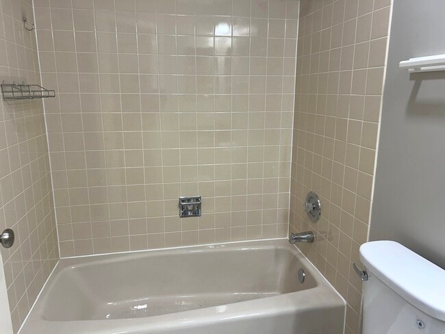 Building Photo - 1227 S Parkside Dr