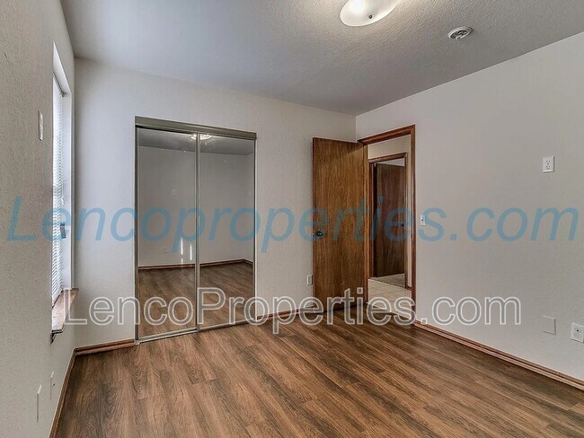 Building Photo - 1716 Briarcreek