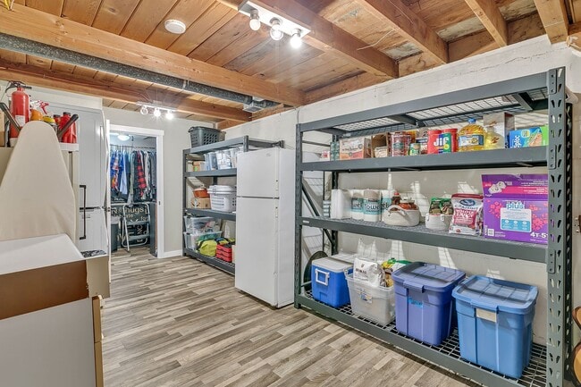 Building Photo - Rare Find: Flexible Living and Stunning Vi...