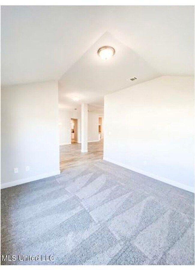 Building Photo - Luxury 4 bedroom 3 bath Home for rent