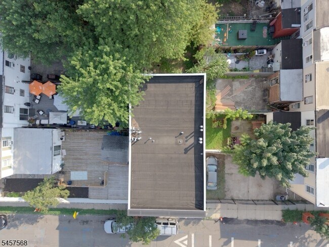 Building Photo - 372 Bramhall Ave