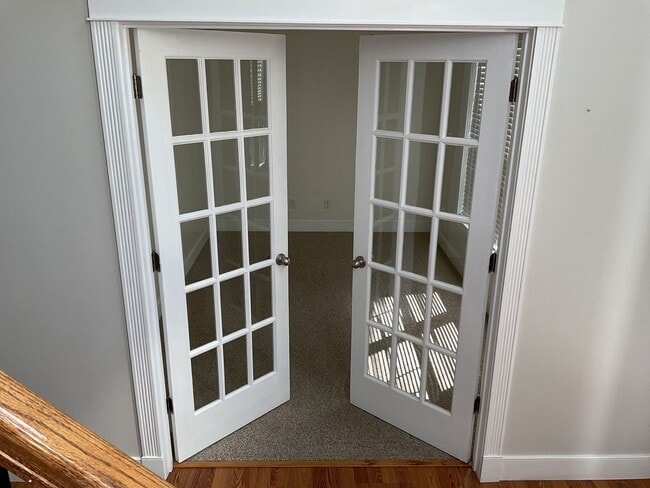 Building Photo - 4 Bedroom 2.5 Bathroom located in Old Mill...