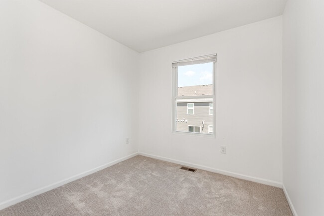 Building Photo - 2131 Sassafras Wy