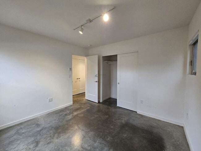 Building Photo - 2180 W Alameda St