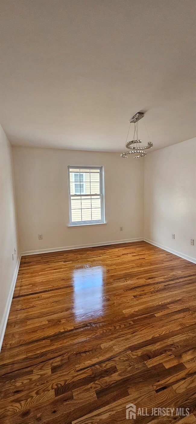 Building Photo - 655 4th St