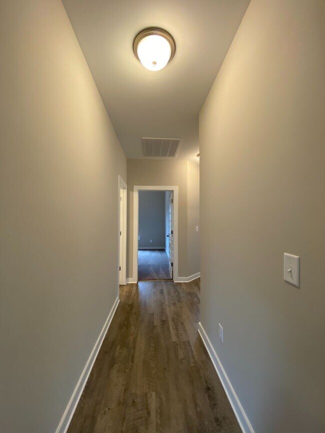 Building Photo - 65 Red Oak Ct