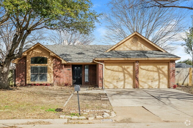 Building Photo - 1505 Glenwillow Dr
