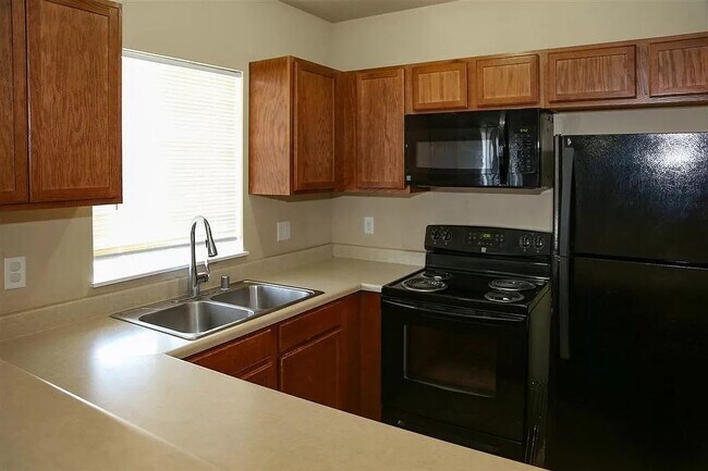 kitchen - 5119 E Buckeye Ave