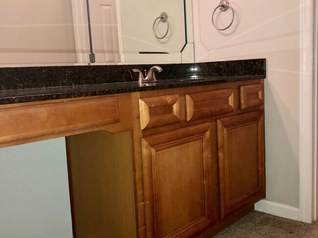 Building Photo - Very Spacious 2bd/2ba Condo in Brookhaven ...