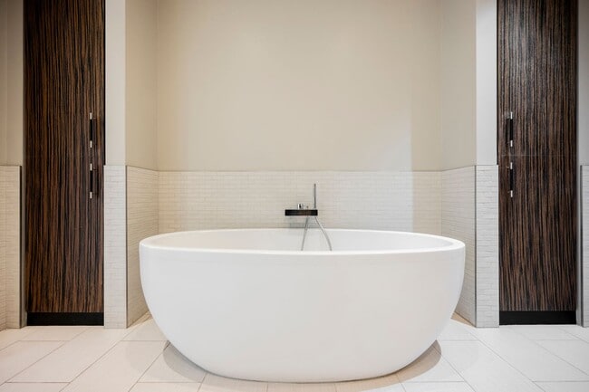 Building Photo - Waldorf Astoria Las Vegas- 1 bed .5 bath on the 39th floor!