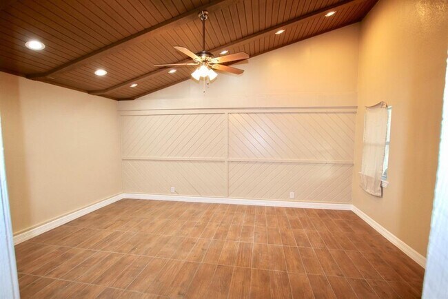 Building Photo - 3015 Quail Valley E Dr
