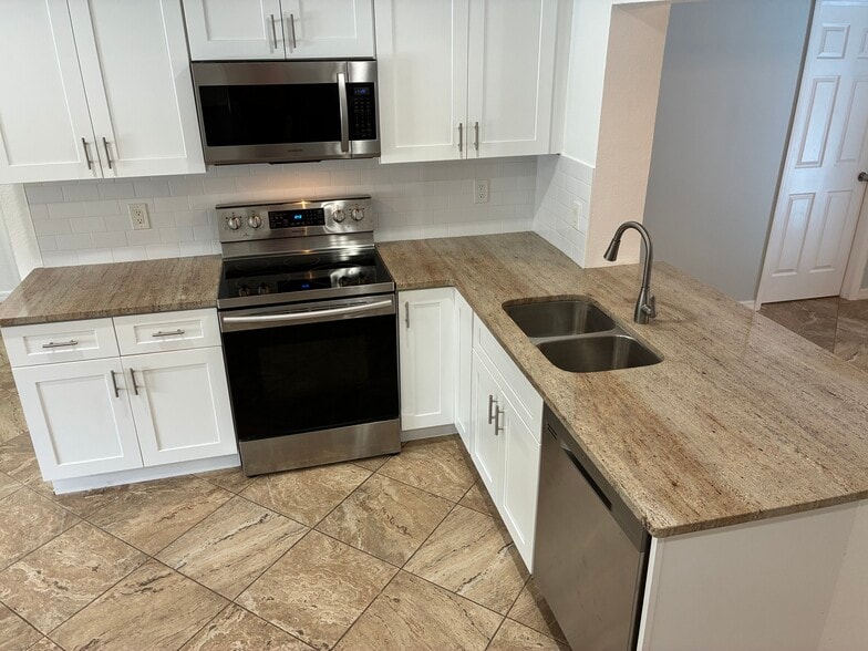 Building Photo - 52 Cypress Dr