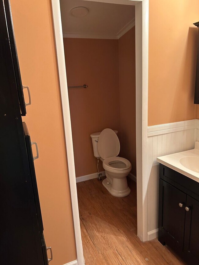 Building Photo - Spacious 4-Bedroom/2-Bath Mobile Home-Great Location!  Minutes to Eglin Air Force Base