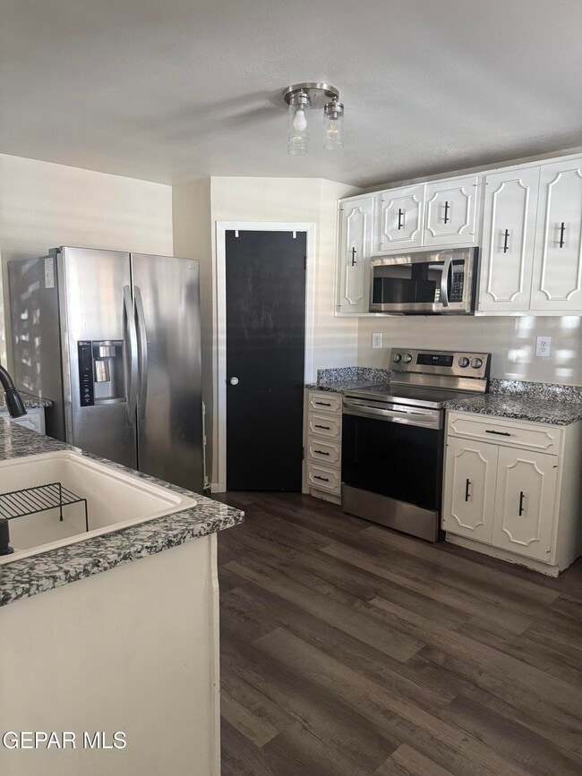 Building Photo - 3437 Kirkwall St