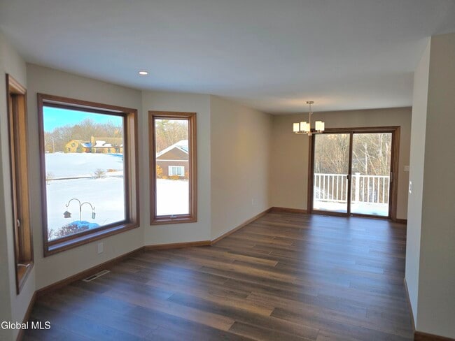 Building Photo - 7 Pineview Ct