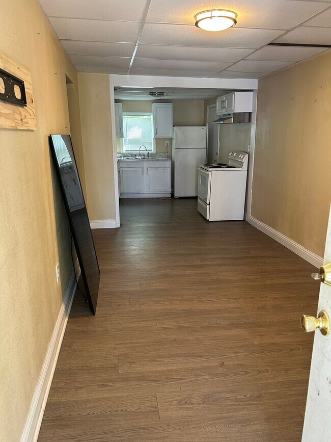 Building Photo - 1-Penick 1/2 A St