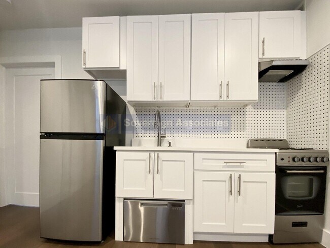 Building Photo - 45 Tiemann Pl