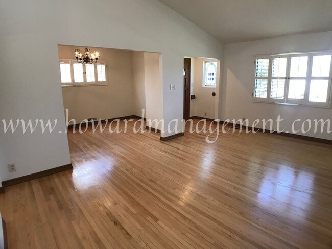 Building Photo - Two story home with newer central A/C in the Mar Vista Hills. Large kitchen, family room, and lar...