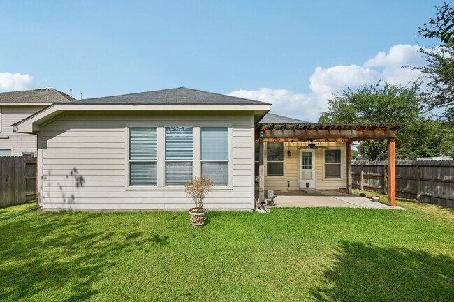 Building Photo - 3026 Sunset Park Dr