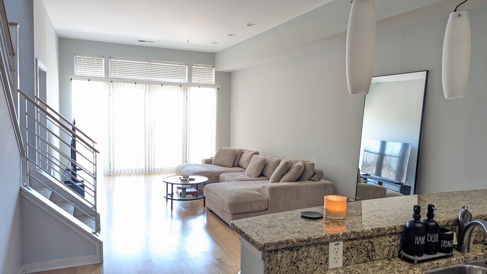 Building Photo - 1209 N Charles St