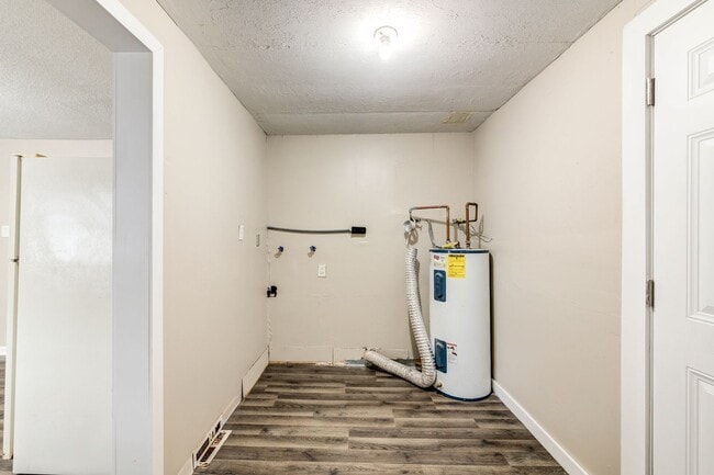 Building Photo - Updated 2-Bedroom Home with Garage & Large Yard