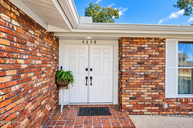 Building Photo - 4608 Sunset Dr