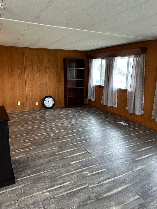Building Photo - Updated 3 bedroom manufactured home