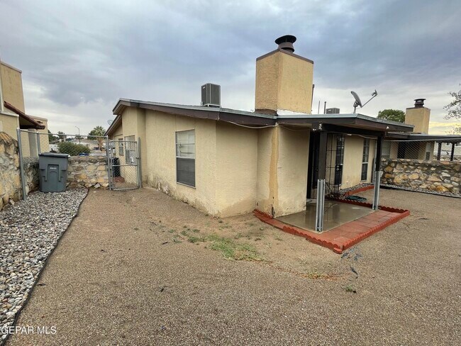 Building Photo - 1504 Monte Sanders Ln