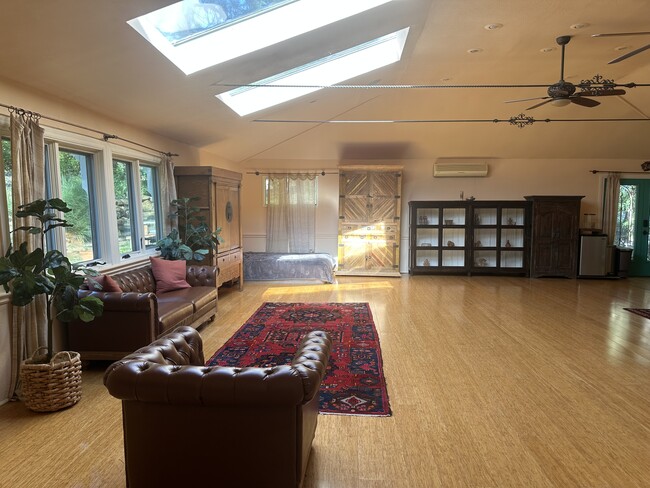 Building Photo - 2376 Old Topanga Canyon Rd