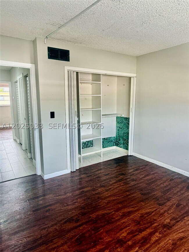 Building Photo - 1705 W 57th St